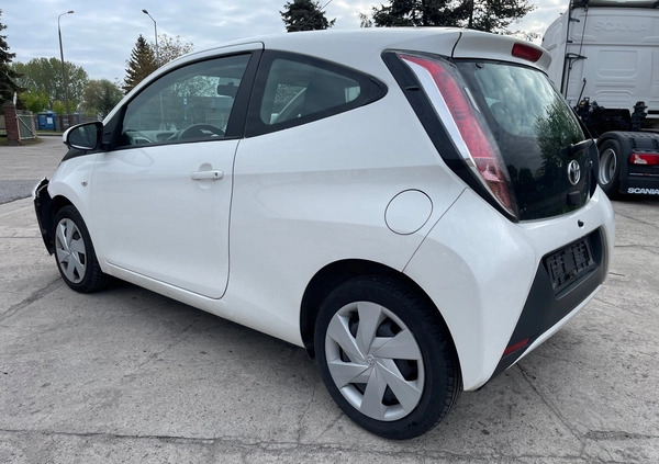 Toyota Aygo cena 9500 przebieg: 124000, rok produkcji 2015 z Gniezno małe 172